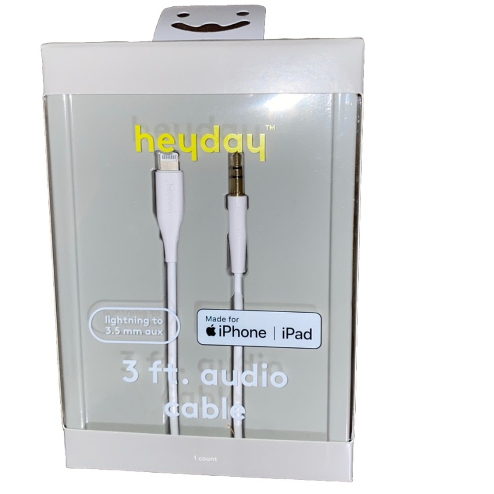 Heyday 3ft  Apple 8 Pin To 3.5mm Audio Cable - White. Appears New.